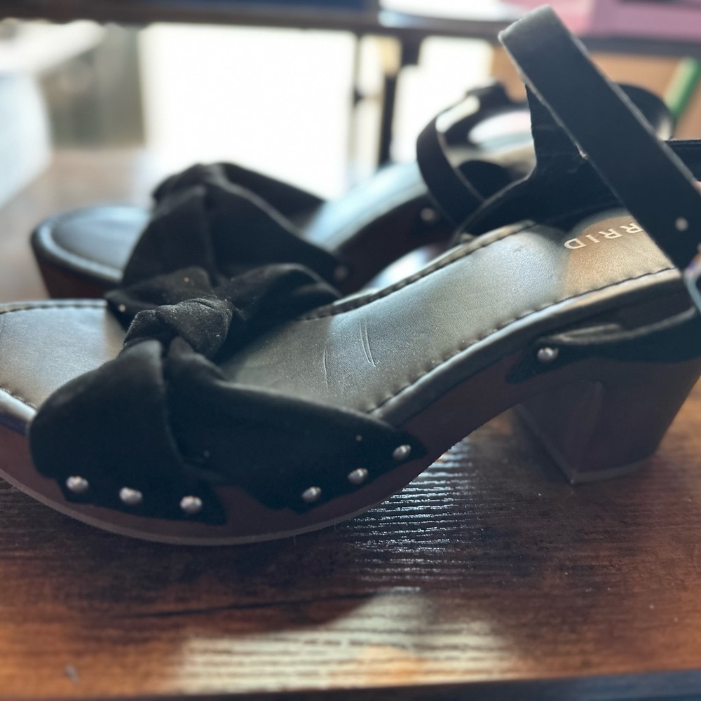 Women's Black Strappy Knot Sandals - Unbranded